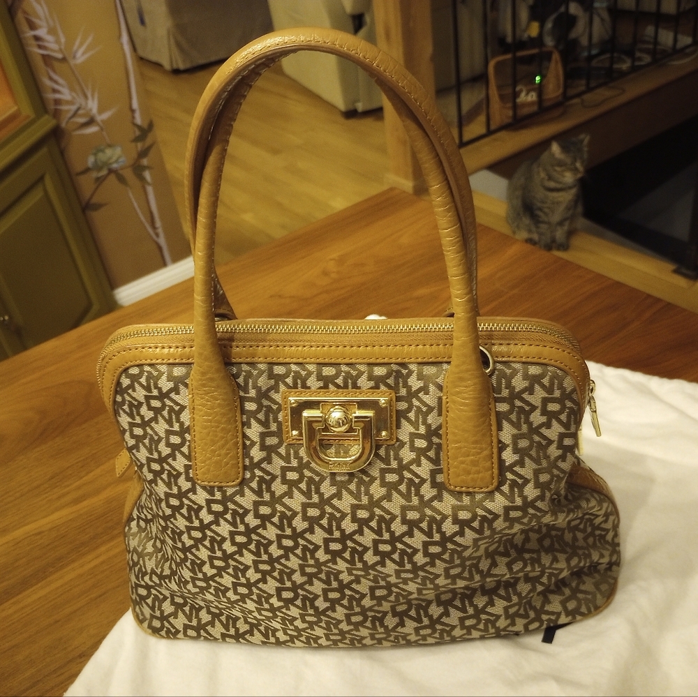 DKNY Bag Very Very Good Condition